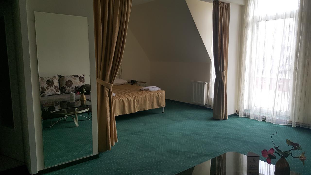Hotel Melody 오라데아 외부 사진